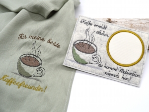 Stickdatei-Kaffee-SET-mit-Tassenteppich-Mugrug-Spruch