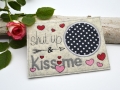 Bild 4 von Stickdatei Valentinstag Mug Rug Schokohülle Herzen shut up and kiss me  / (Lizenz) Standard